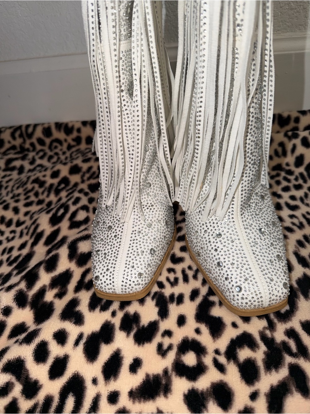 Jessica Simpson White Asire2 Rhinestone Fringe Boots, excellent condition!! - Picture 10 of 14